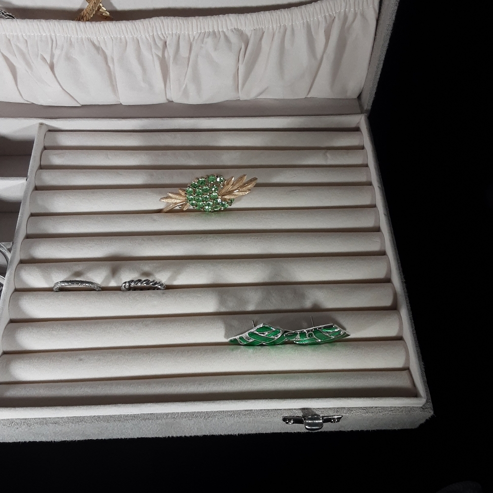 GRAY SUEDE JEWELRY BOX  NWB - Picture 2 of 8